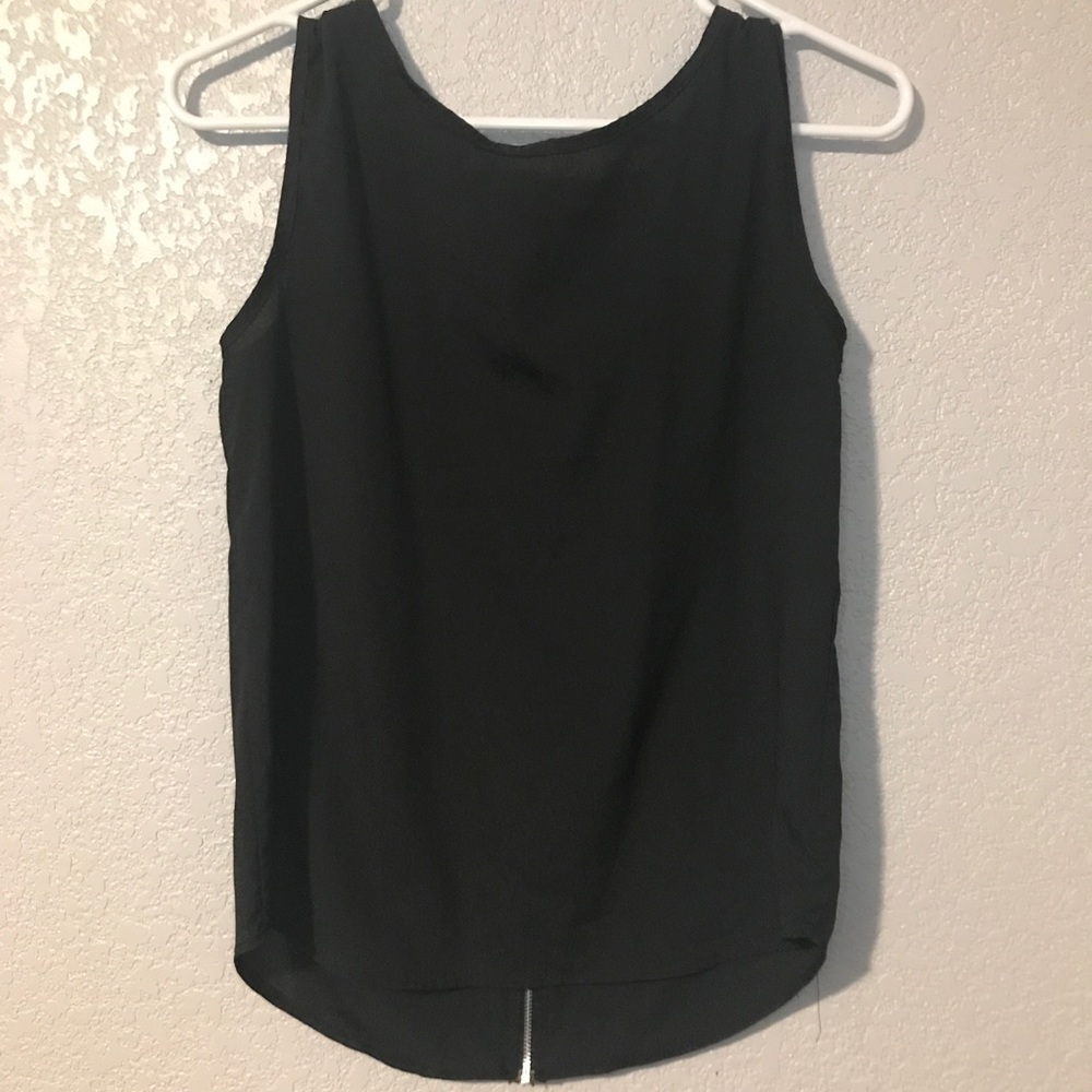 ✨Black sleeveless top